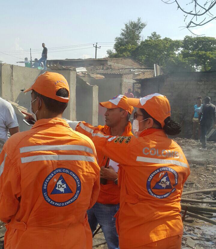 Defensa Civil Colombiana acompaña a las familias afectadas por incendio en Cali