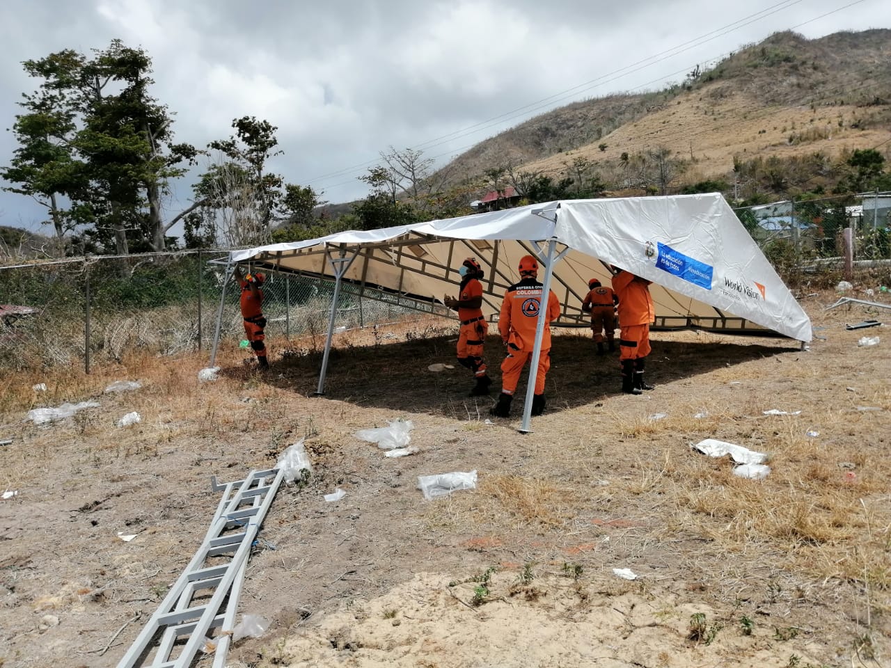 DEFENSA CIVIL COLOMBIANA CONTINÚA APOYANDO A LOS ISLEÑOS EN PROVIDENCIA