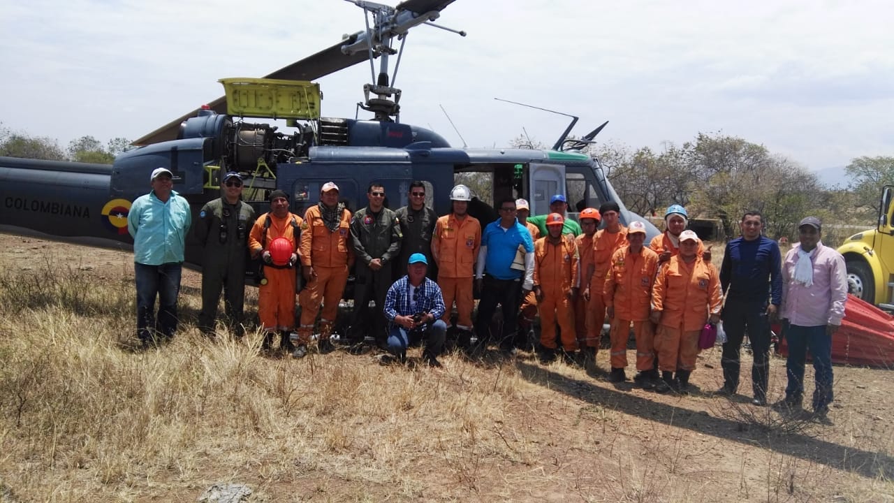 Defensa Civil Colombiana apoya extinción de incendio forestal en Suarez Tolima